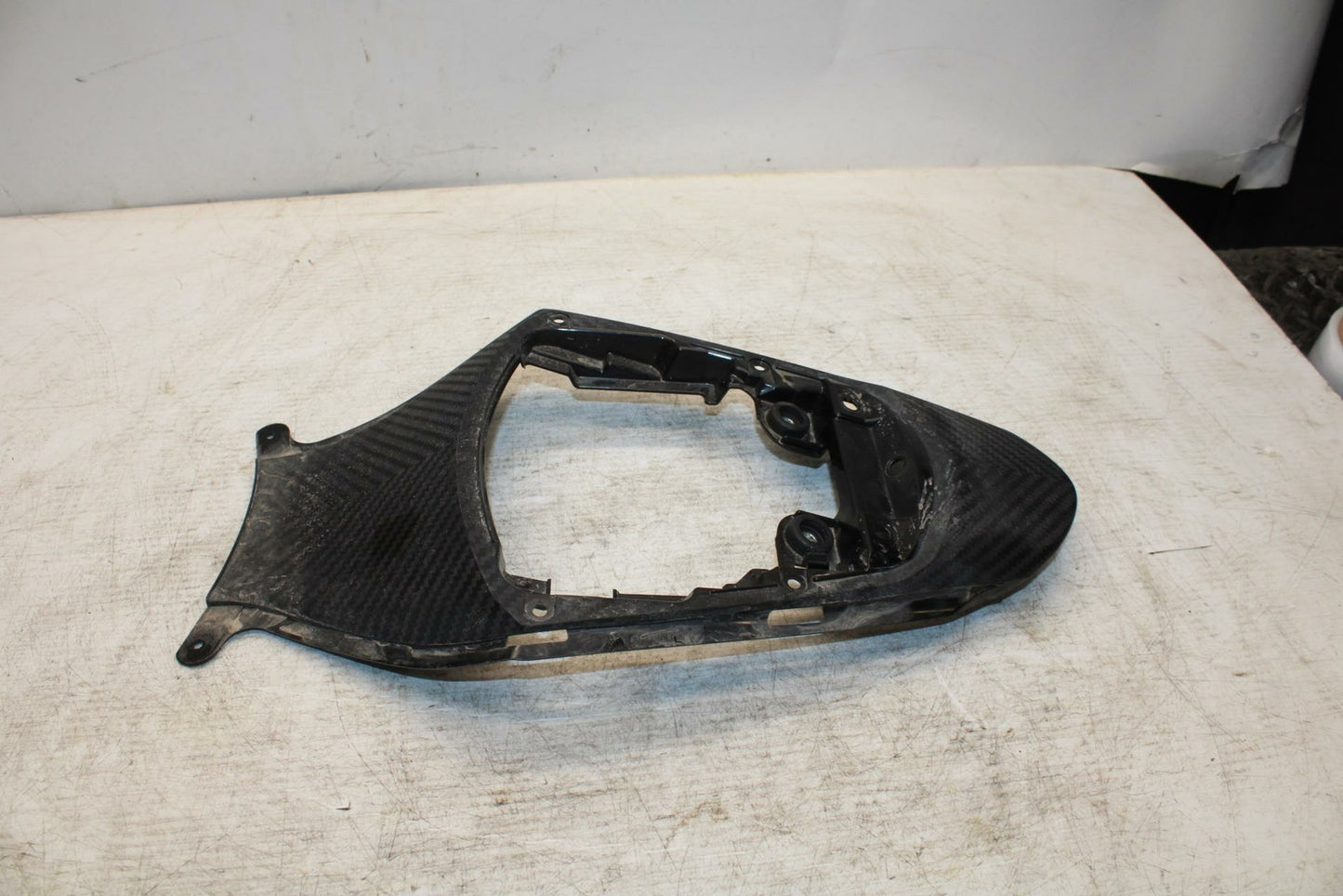 11-19 SUZUKI GSXR600 CENTER REAR BACK TAIL FAIRING COWL BB371