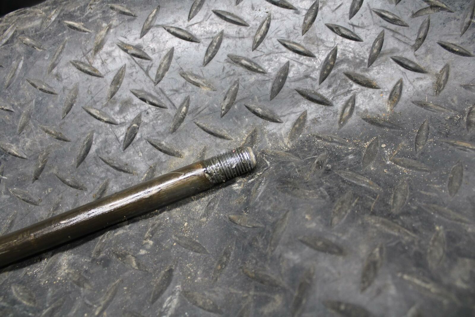 84-85 YAMAHA VIRAGO 1000 FRONT WHEEL RIM AXLE PIVOT BOLT BB173