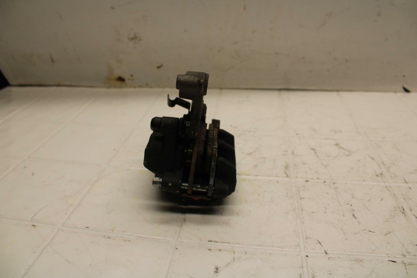 15-16 HONDA CB300F ABS  FRONT BRAKE CALIPER  BB05