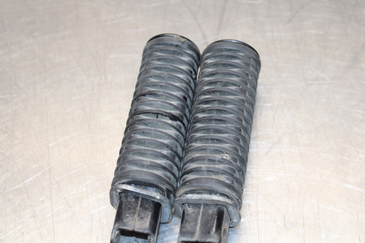 09 HONDA SHADOW 750 VT750 C2 REAR PASSENGER FOOT STEP PEG SET BB809