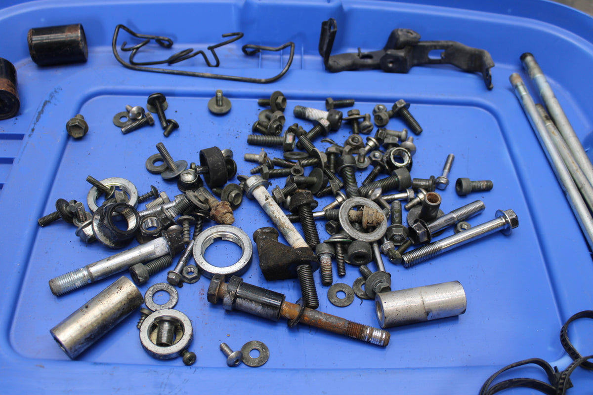 00 SUZUKI SV650 MOUNTING BOLTS HARDWARE MOTOR SCREWS BB156