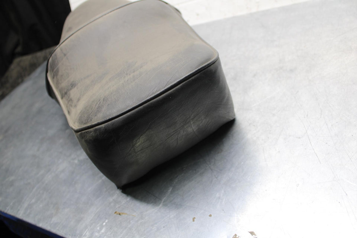 75 SUZUKI GT 550 FRONT REAR SEAT SADDLE BB72 