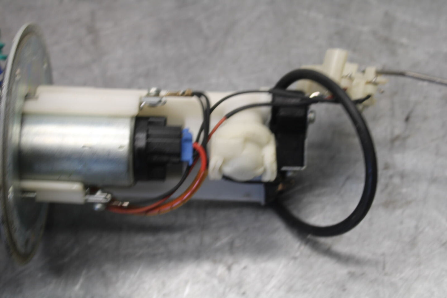 06-07 SUZUKI GSXR 600 FUEL PUMP GAS PETROL SENDER UNIT BB694