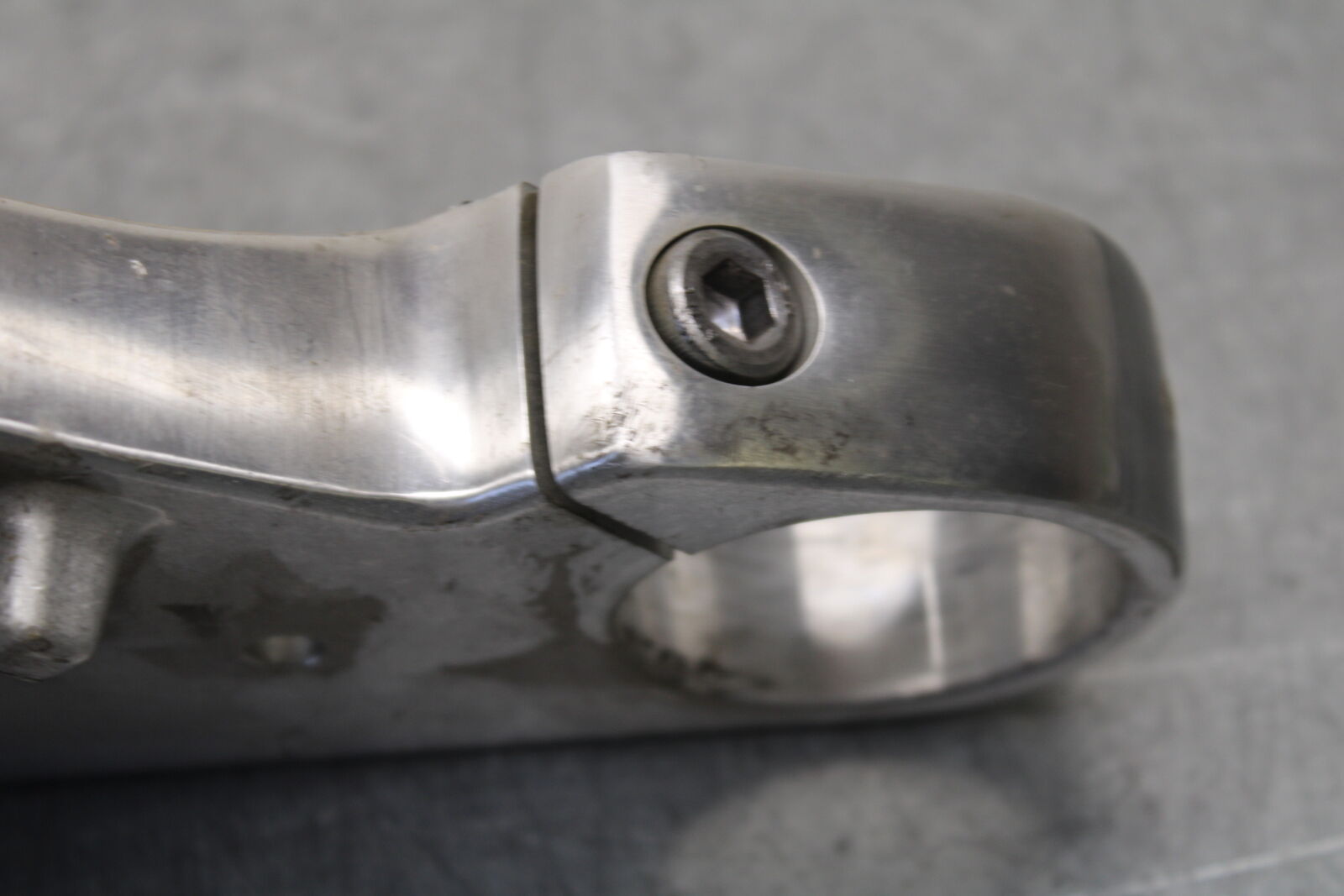 05-06 SUZUKI BOULEVARD M50 FRONT FORKS CLAMP LOWER TRIPLE TREE STEM BB671