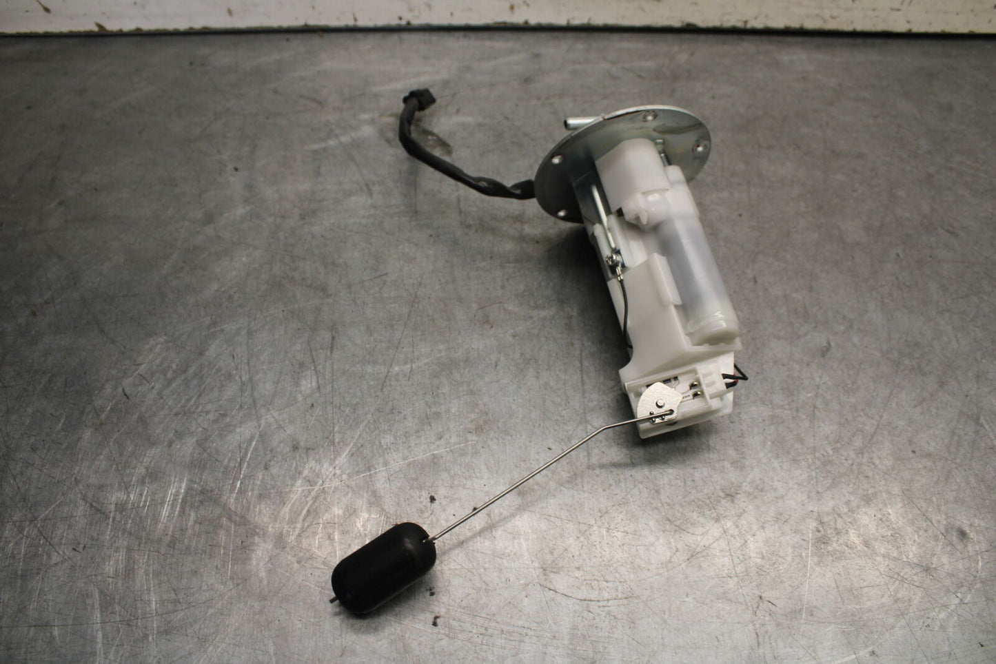 18-23 KAWASAKI NINJA 400 FUEL PUMP GAS PETROL SENDER UNIT BB660