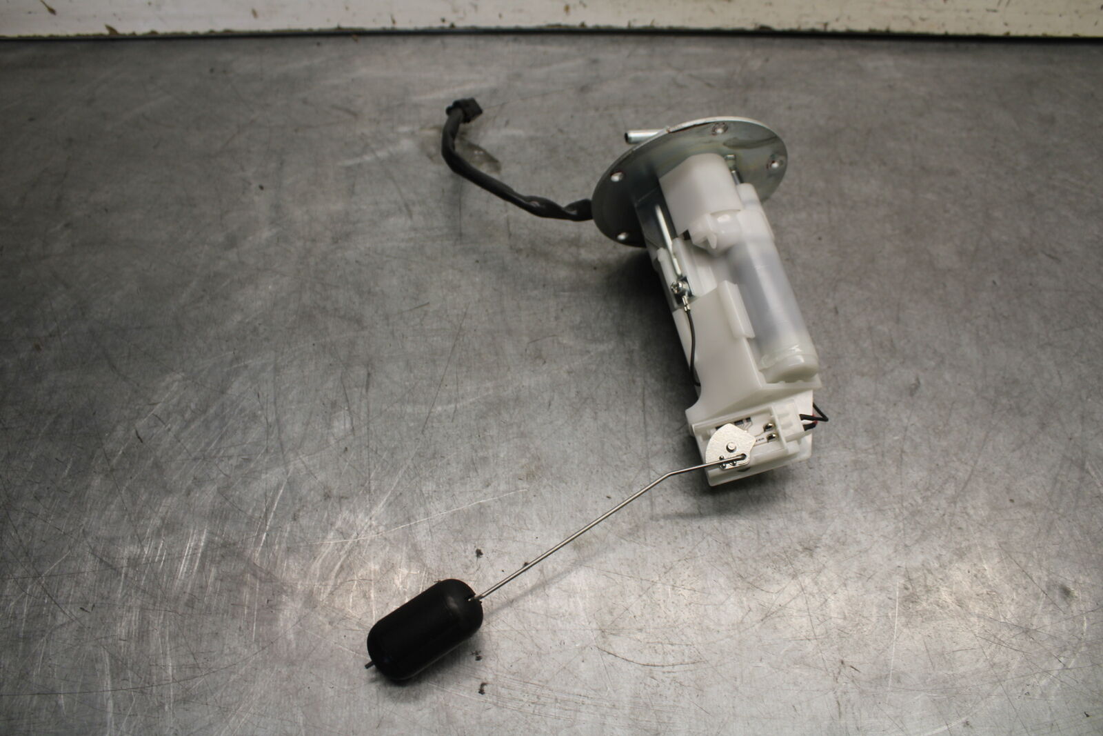 18-23 KAWASAKI NINJA 400 FUEL PUMP GAS PETROL SENDER UNIT BB660