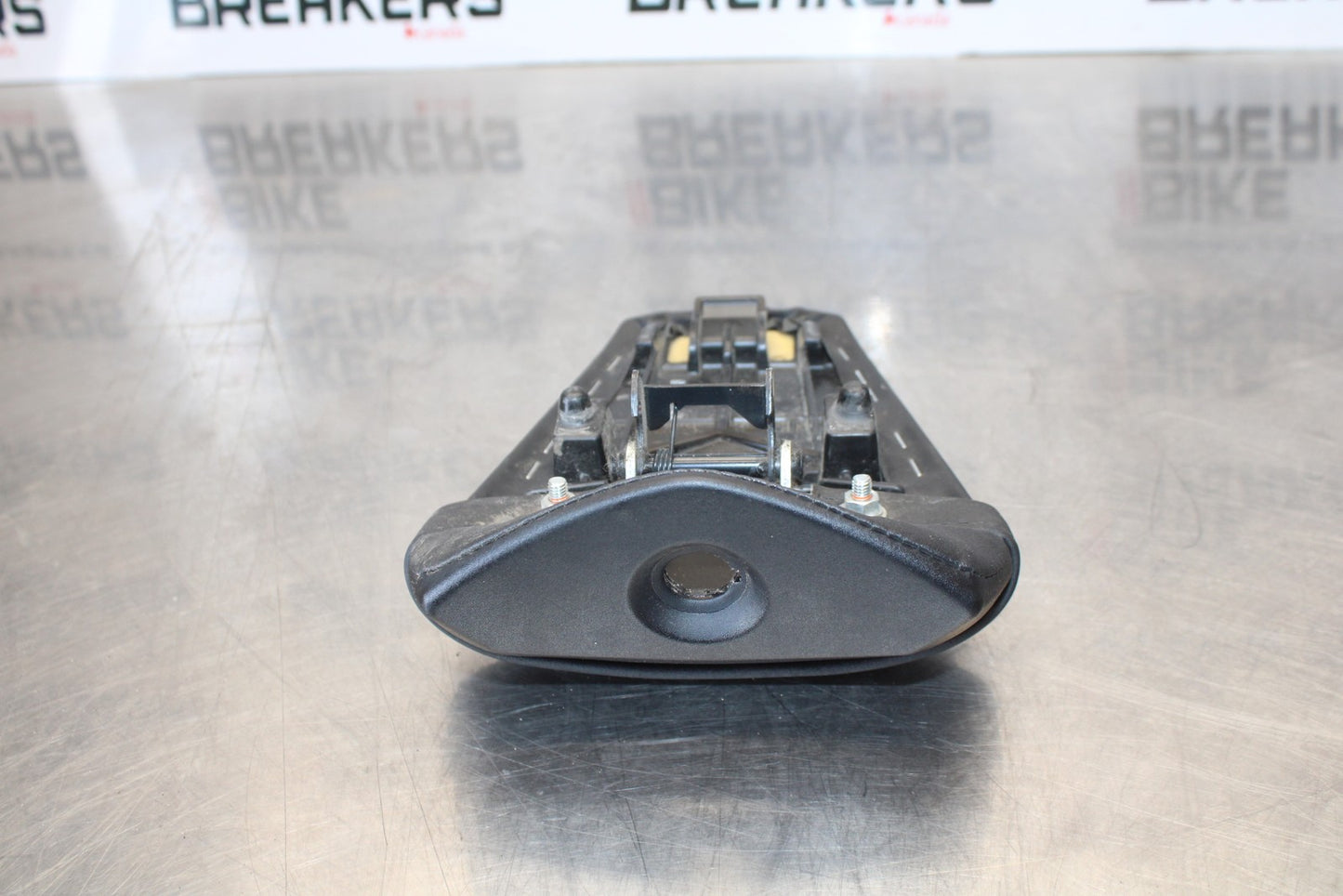 22-25 YAMAHA YZF R7 REAR BACK PASSENGER TANDEM SEAT PAD SADDLE PILLION BB176