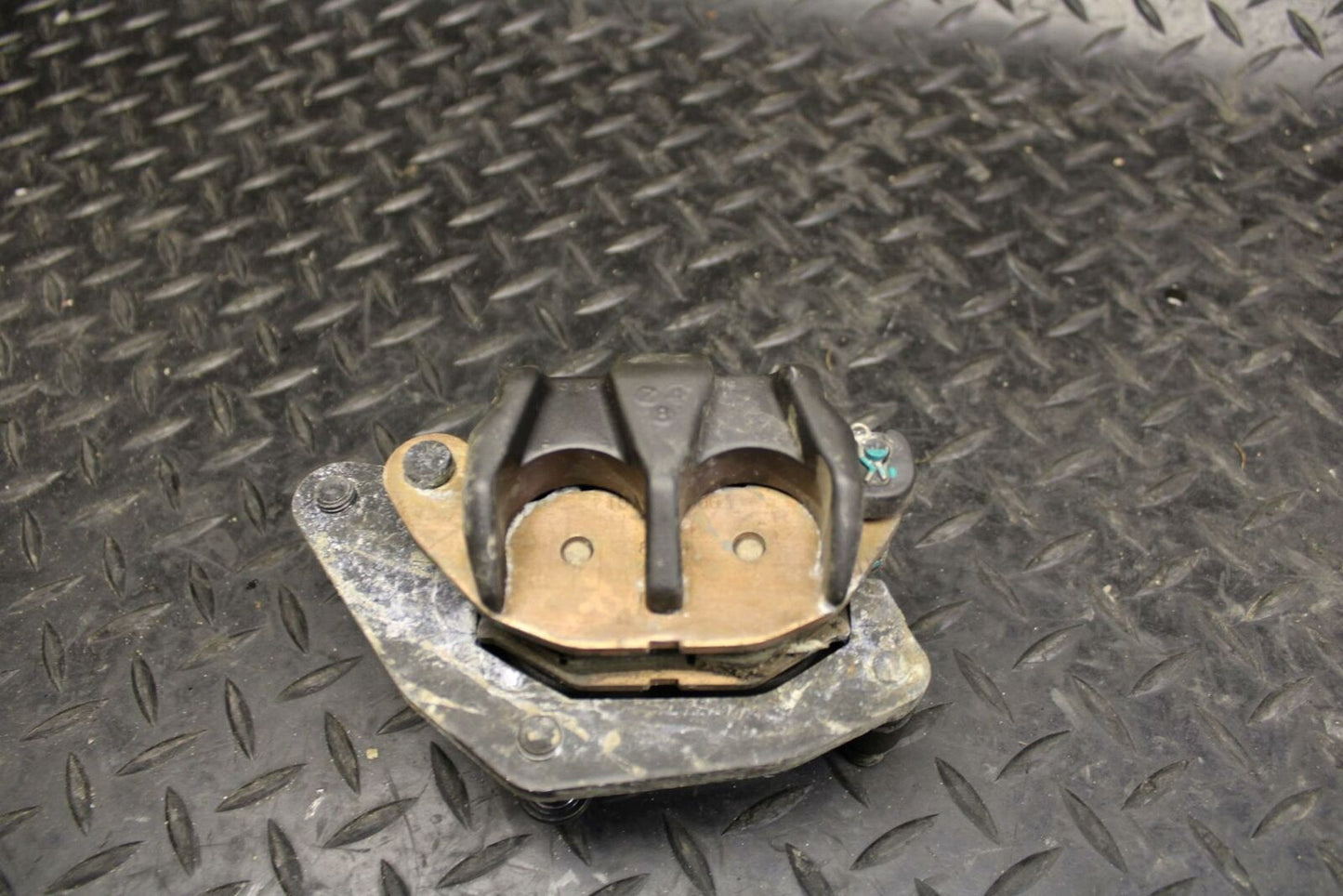 19 YAMAHA YZF R3  FRONT BRAKE CALIPER BB177