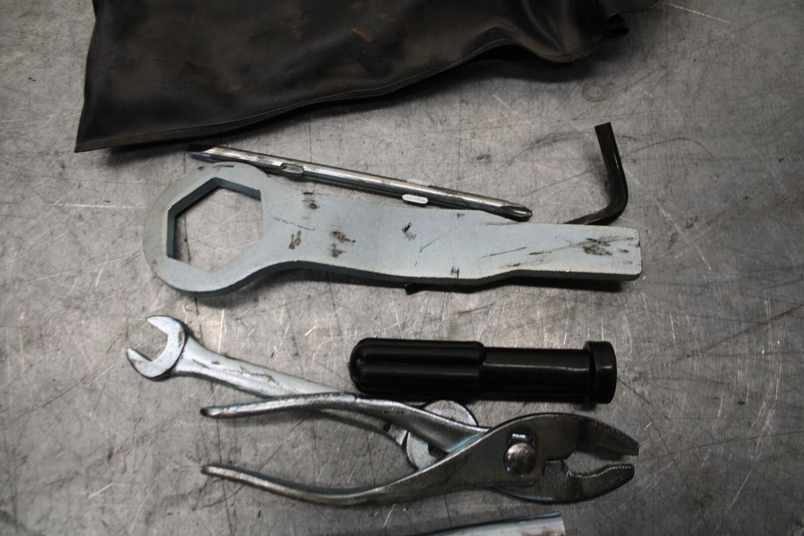 2009 Kawasaki Ninja ZX6R ZX600R STOCK TOOLS OEM TOOL BAG KIT SET 56007-0052 BB44