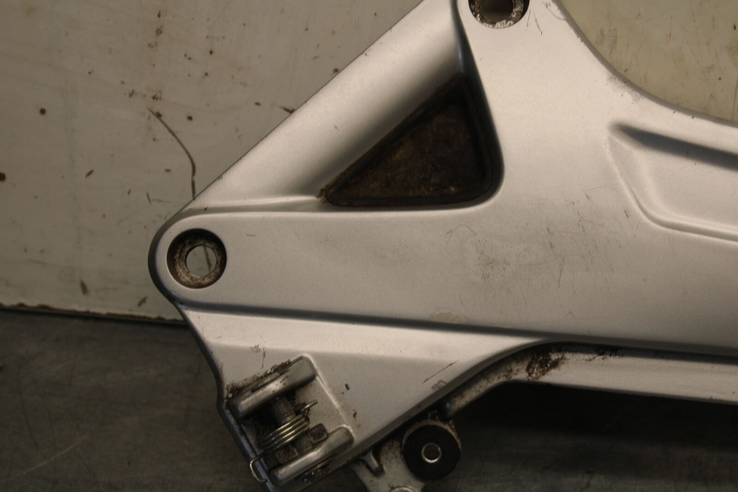 04-12 HONDA ST1300A LEFT FRONT FOOT REST PEG STEP MOUNT BRACKET BB669