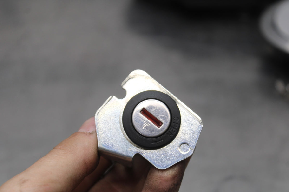 15 APRILIA RSV4 FACTORY APRC ABS IGNITION KEY GAS CAP SEAT LOCK GAUGES BB901