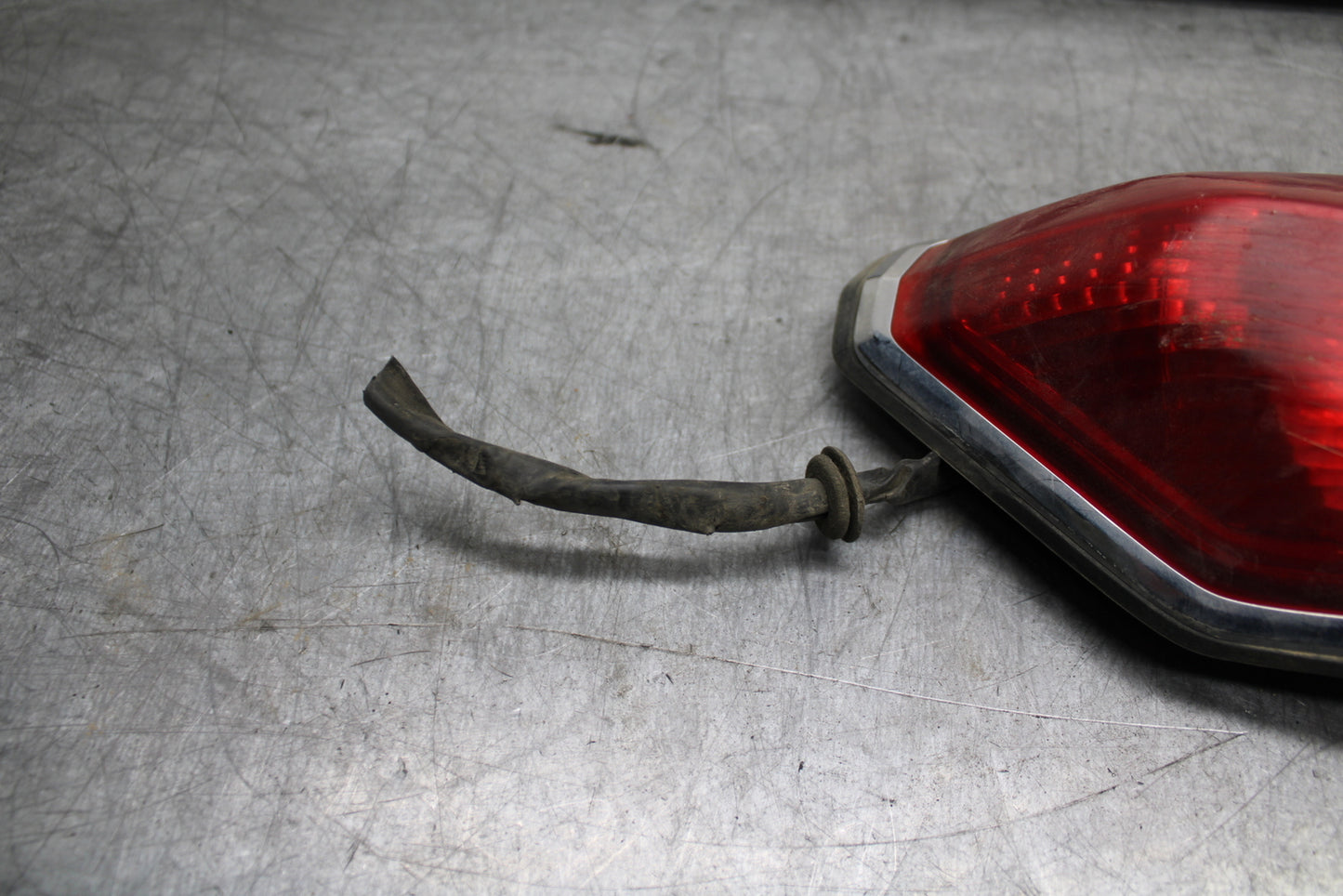 02-04 HONDA VTX1800S TAILLIGHT REAR TAIL BRAKE LIGHT BB712