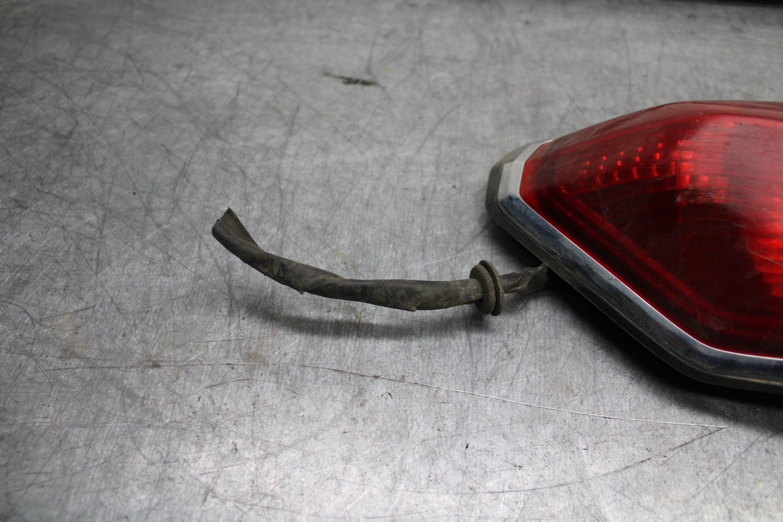 02-04 HONDA VTX1800S TAILLIGHT REAR TAIL BRAKE LIGHT BB712