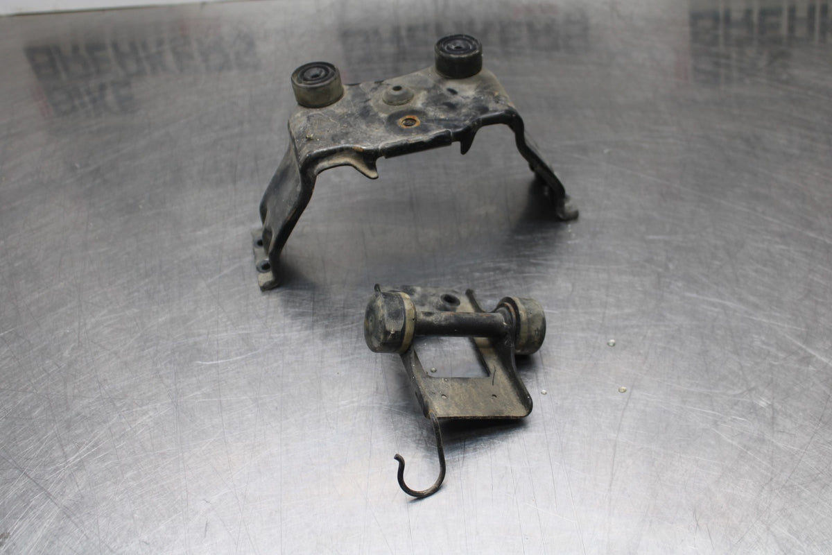 96 KAWASAKI NINJA 500 EX500A GAS TANK FUEL PETROL RESERVOIR BRACKET MOUNT BB768