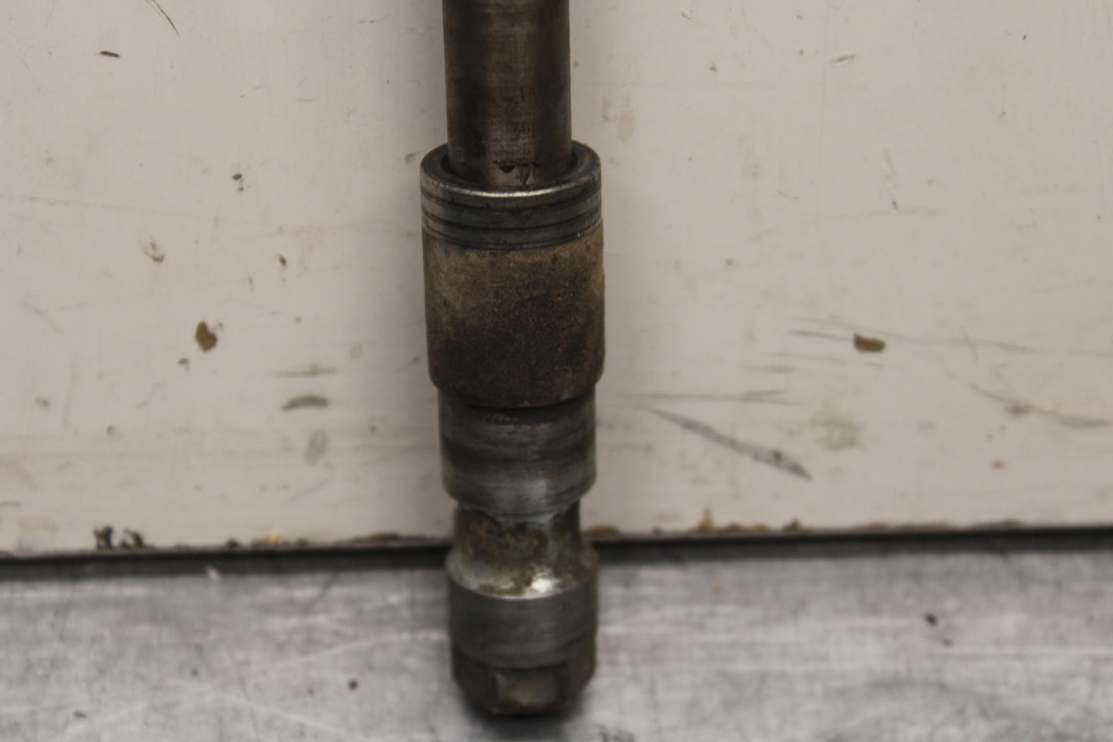 1983 Honda V45 Magna VF750C FRONT WHEEL RIM AXLE PIVOT BOLT 44301-461-770 BB91