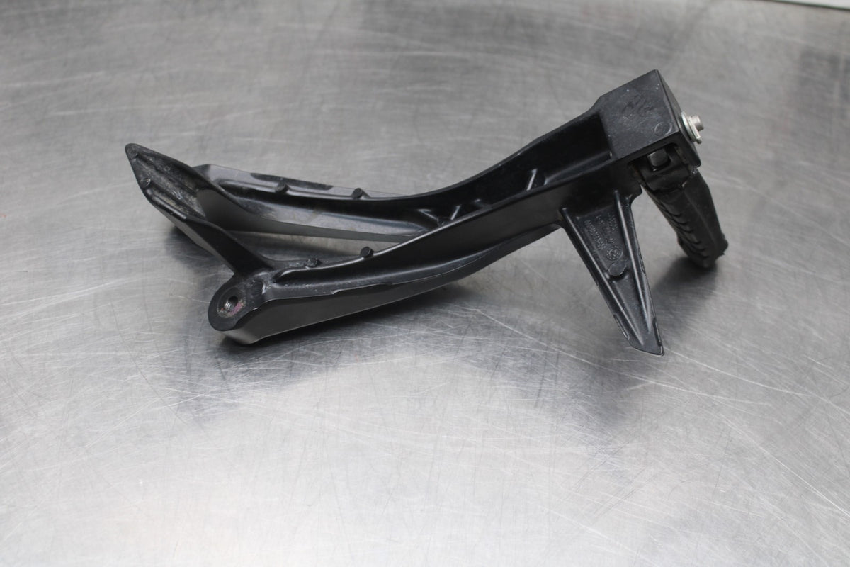 17-21 KTM RC 390 RIGHT REAR BACK PASSENGER PEG BB442