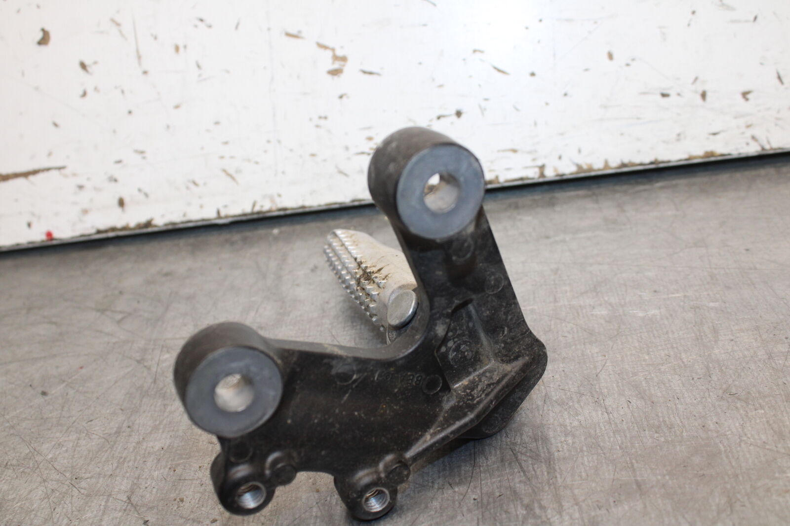 22-24 YAMAHA XSR900 LEFT REARSET REAR SET DRIVER FOOT PEG REST STOP BB710