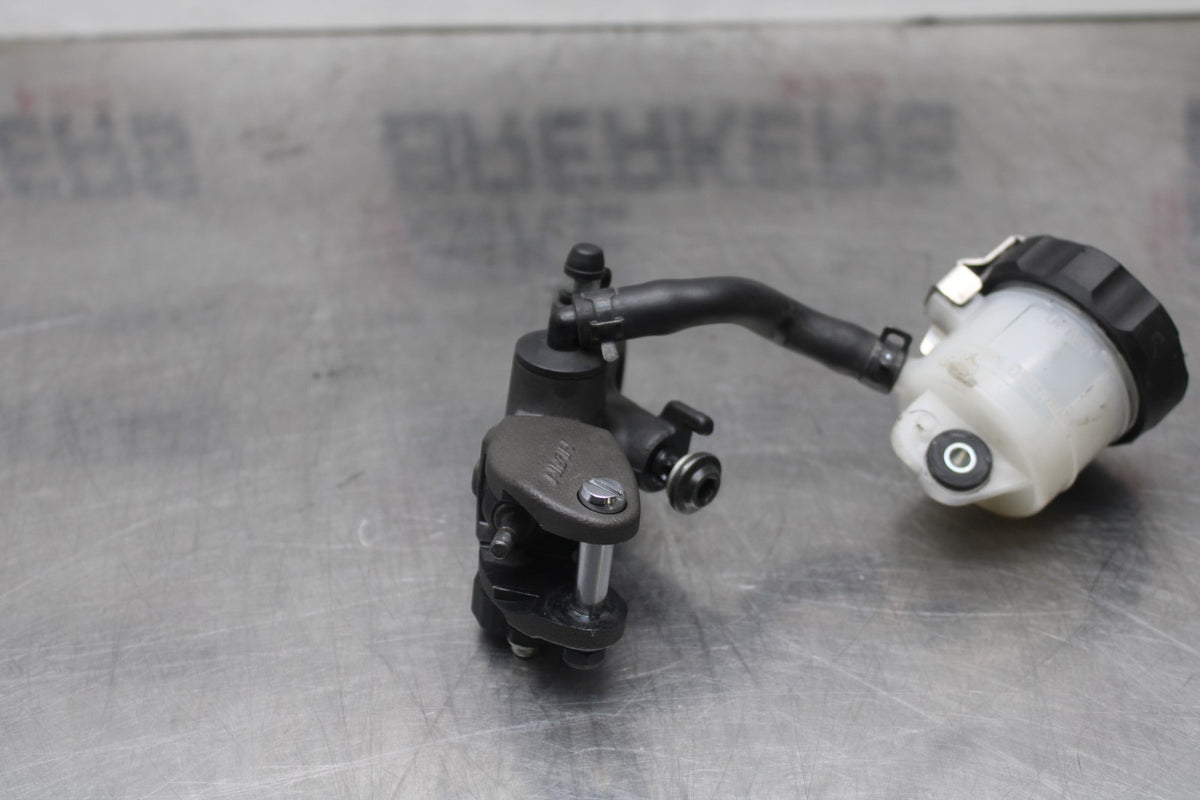 18 YAMAHA YZF R1  FRONT BRAKE MASTER CYLINDER BB838