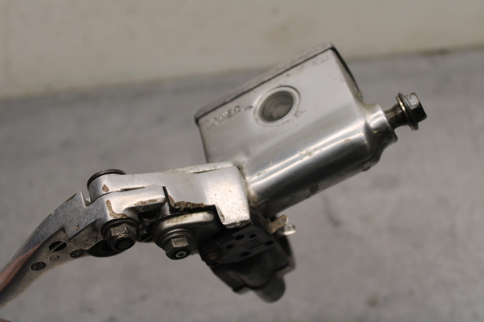 00 SUZUKI INTRUDER 1500 VL1500 FRONT BRAKE MASTER CYLINDER BB761