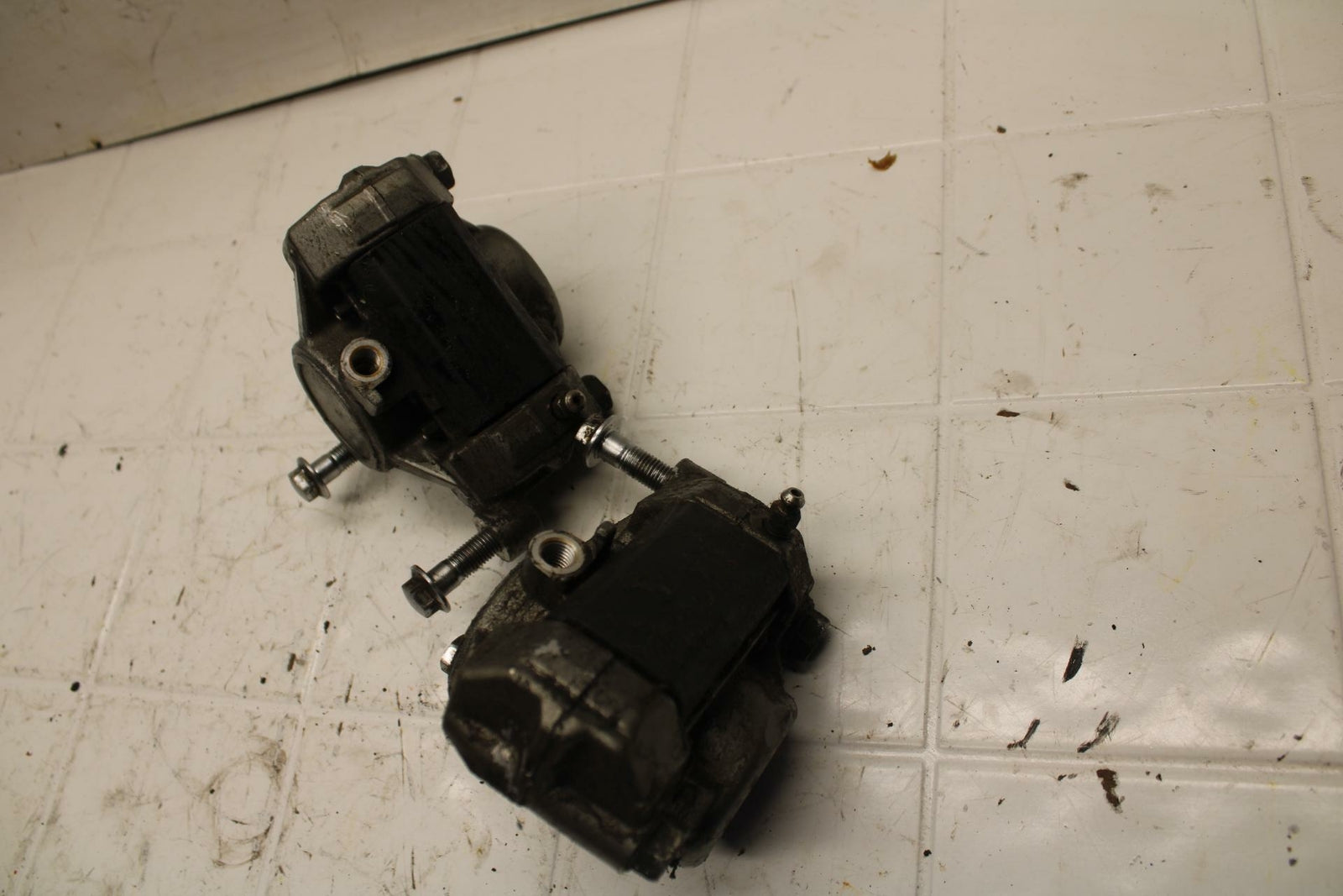 86-89 YAMAHA FJ1200 RIGHT LEFT FRONT BRAKE CALIPER SET PAIR CALIPERS BB11