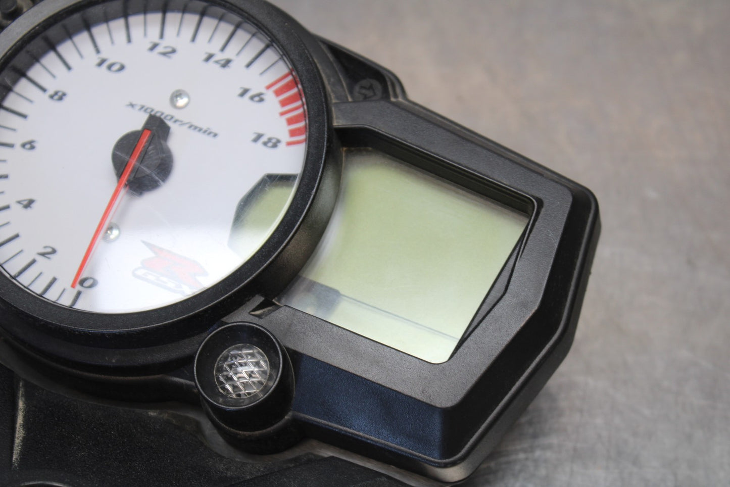 06-07 SUZUKI GSXR 600 SPEEDO TACH GAUGES CLUSTER SPEEDOMETER TACHOMETER BB170