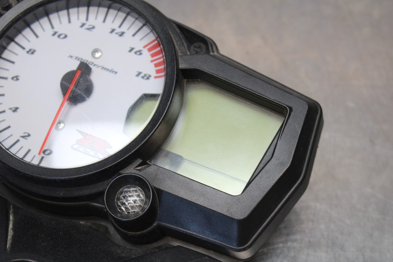 06-07 SUZUKI GSXR 600 SPEEDO TACH GAUGES CLUSTER SPEEDOMETER TACHOMETER BB170