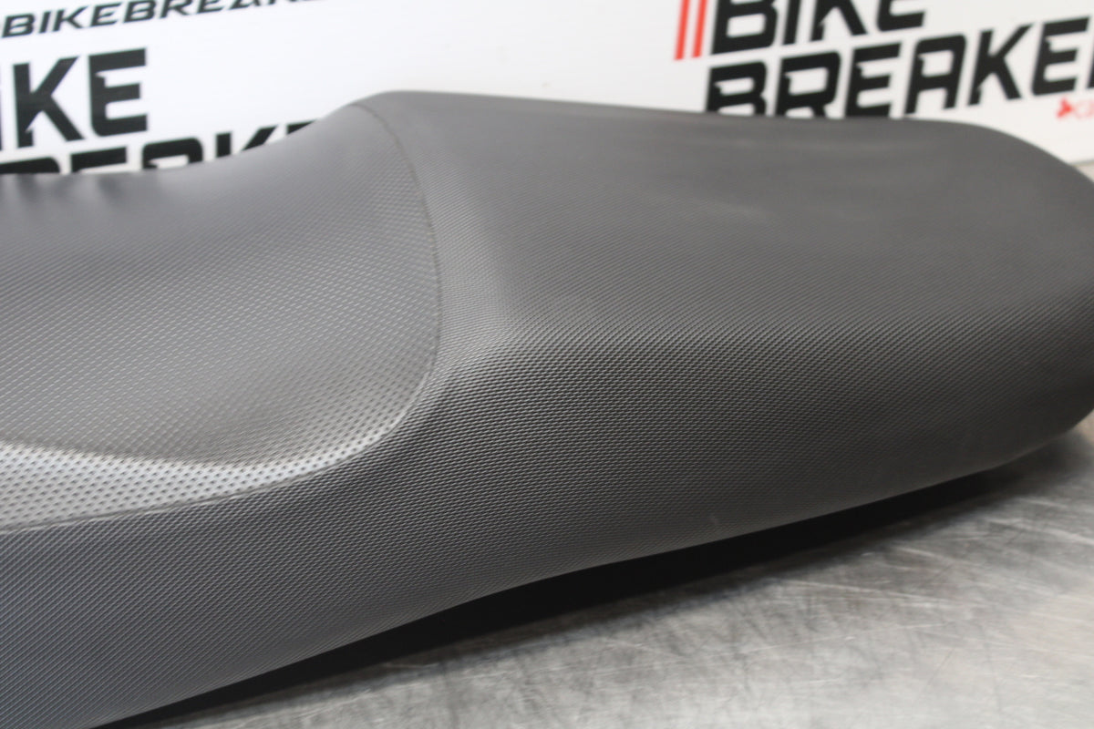04-09 SUZUKI GS500F FRONT REAR SEAT SADDLE BB165