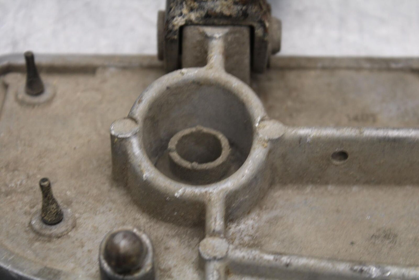 2005 Kawasaki Vulcan 1500 VN1500N Classic LEFT FRONT FOOT PEG BOARD BB576