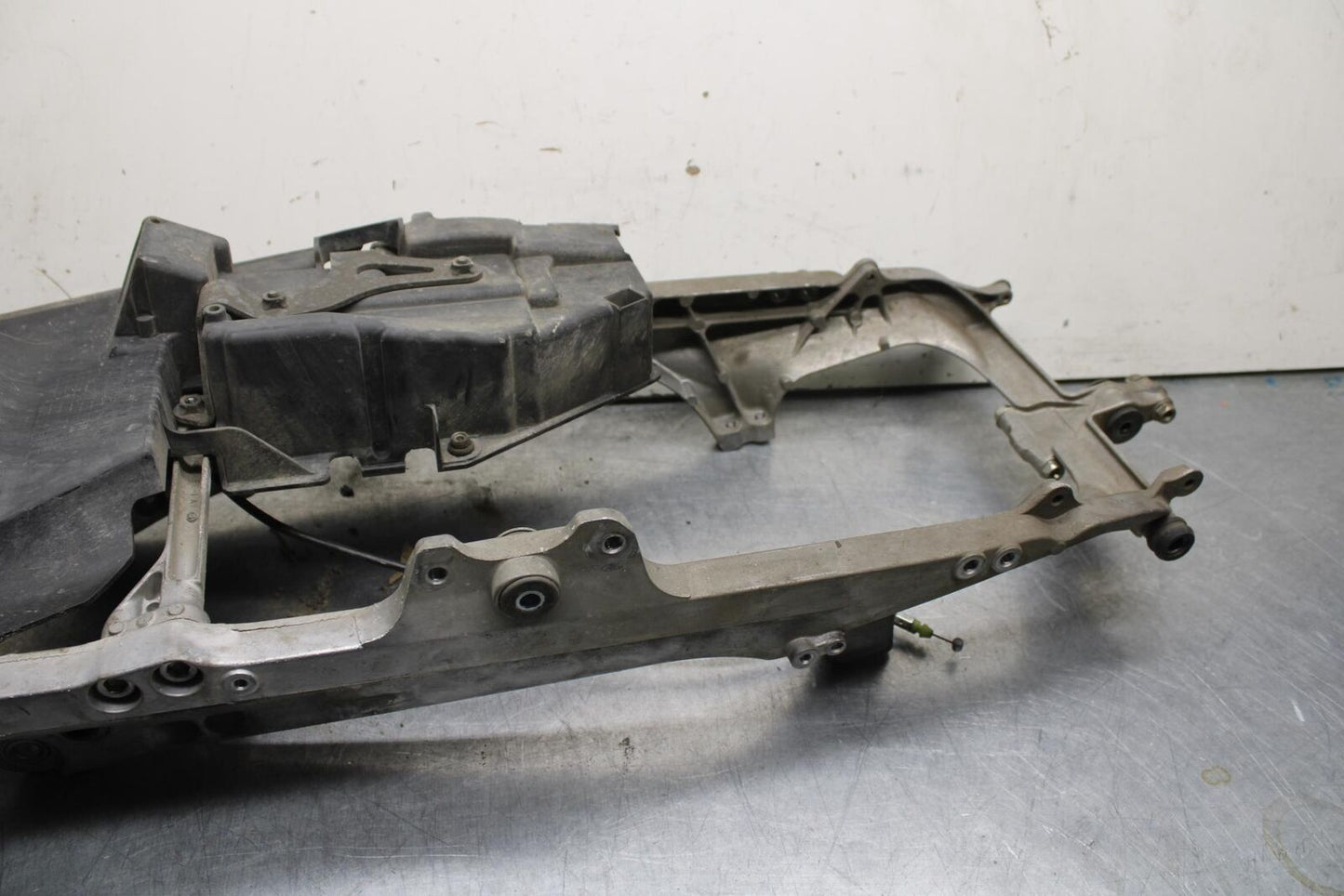 03-04 HONDA CBR600RR REAR SUBFRAME BACK SUB FRAME 50200-MEE-000 BB637