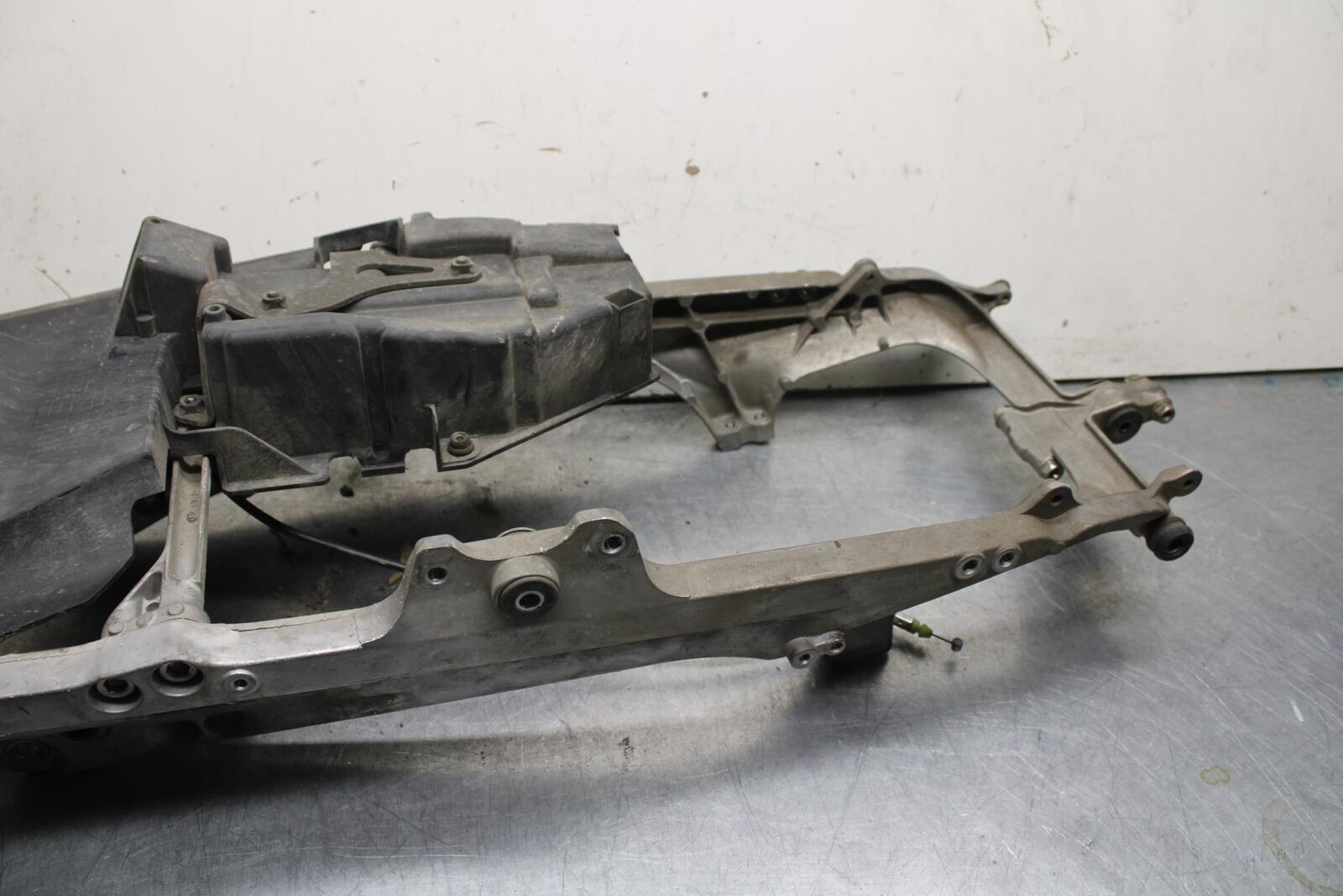 03-04 HONDA CBR600RR REAR SUBFRAME BACK SUB FRAME 50200-MEE-000 BB637