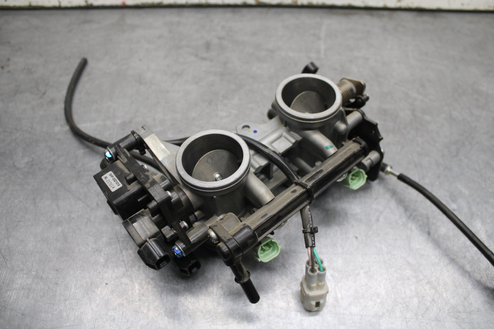 18-24 KAWASAKI NINJA 650 MAIN FUEL INJECTORS / THROTTLE BODIES BB725