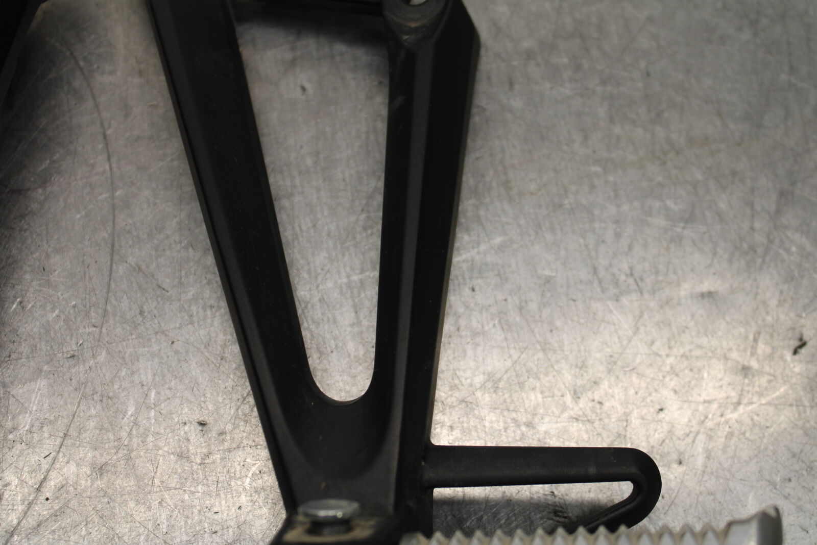 19-24 YAMAHA R3 REAR BACK PASSENGER PEG SET PAIR BB736