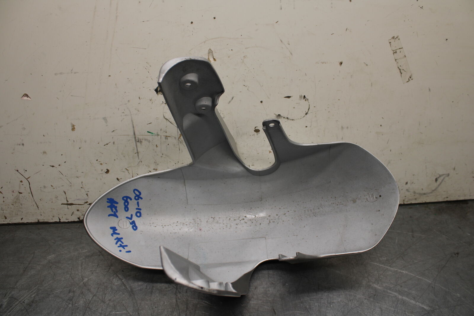 08-10 SUZUKI GSXR 600  AFTERMARKET FRONT WHEEL FENDER COWL FAIRING BB630