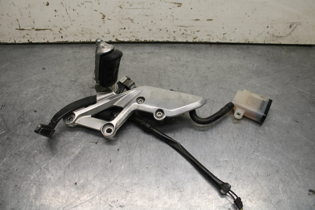 15-16 HONDA CB300F RIGHT REARSET REAR SET DRIVER FOOT PEG REST STOP BB740