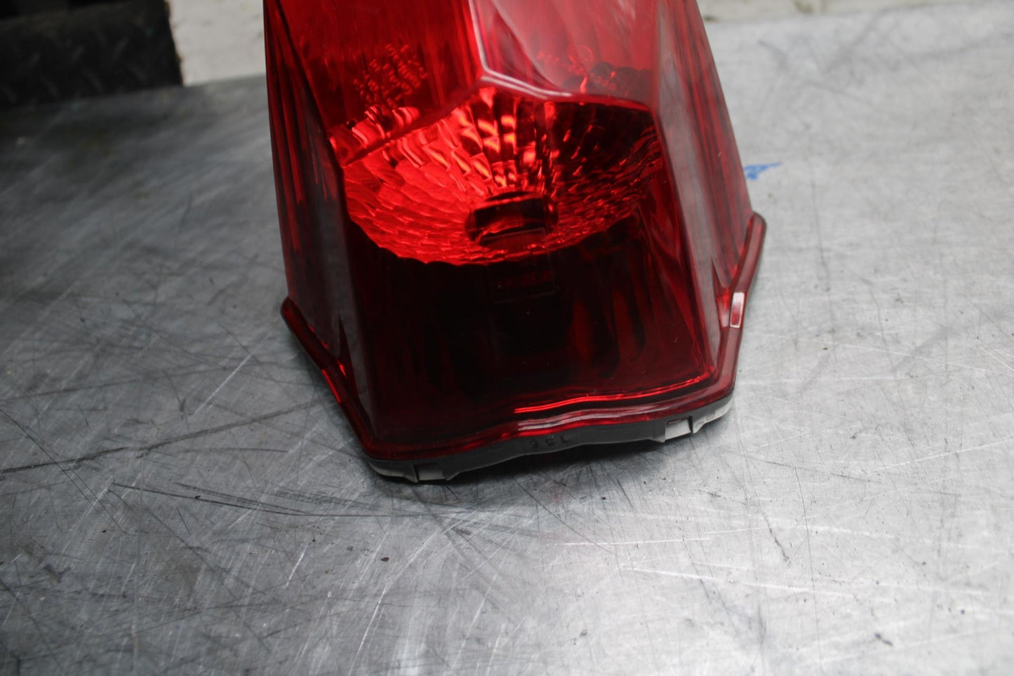 2010 Yamaha FZ6R REAR TAIL TAILLIGHT BACK BRAKE LIGHT BB07