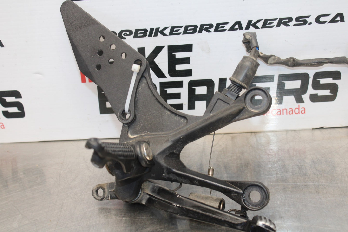 07-08 KAWASAKI NINJA ZX6R RIGHT REARSET REAR SET DRIVER FOOT PEG REST STOP BB203