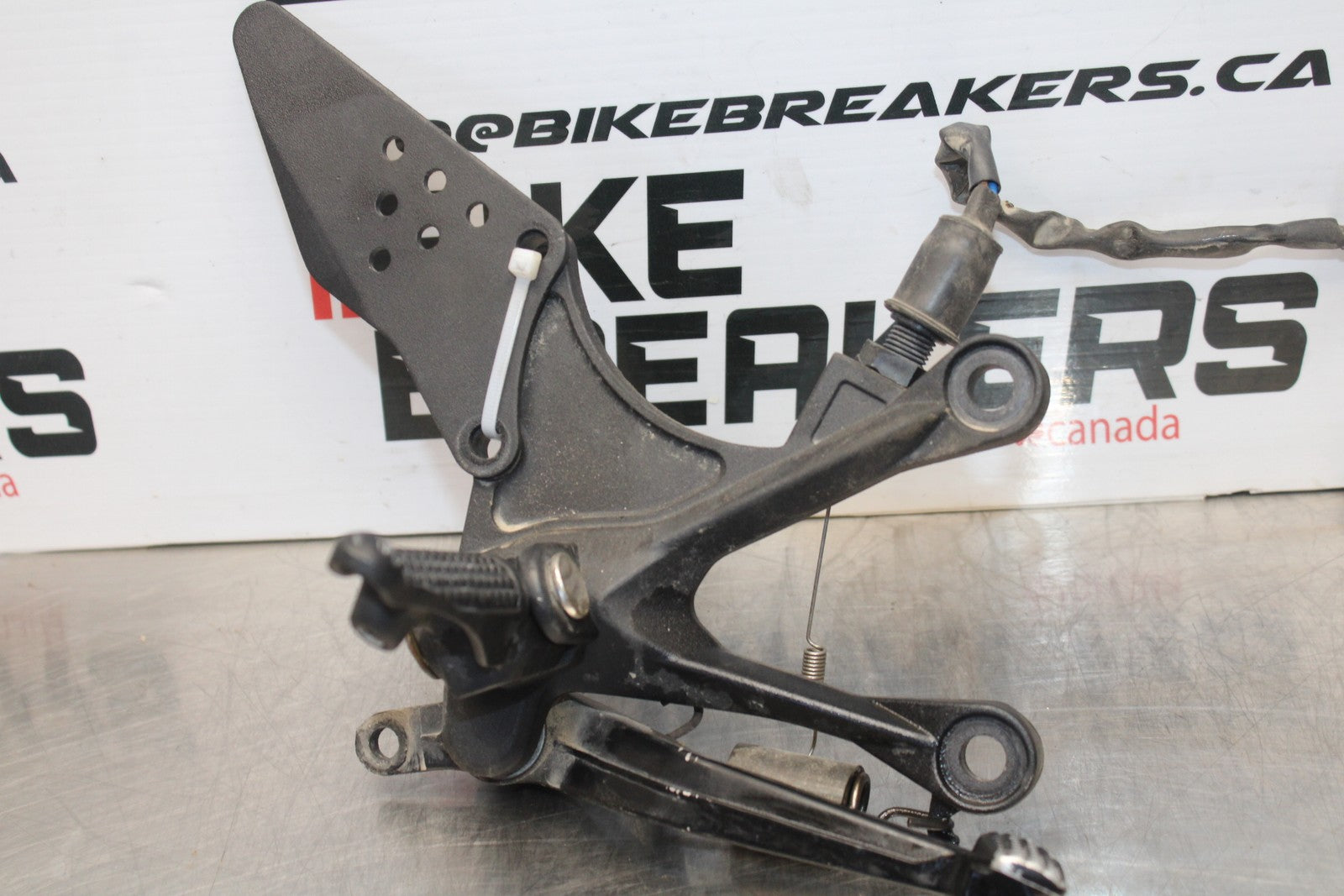 07-08 KAWASAKI NINJA ZX6R RIGHT REARSET REAR SET DRIVER FOOT PEG REST STOP BB203