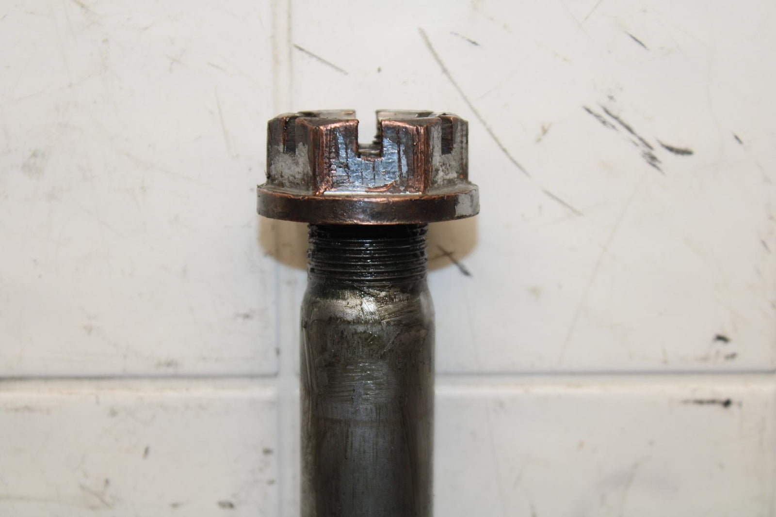 2001 Suzuki GSXR750 REAR AXLE BACK WHEEL RIM PIVOT BOLT AXEL 64711-33E10 BB553