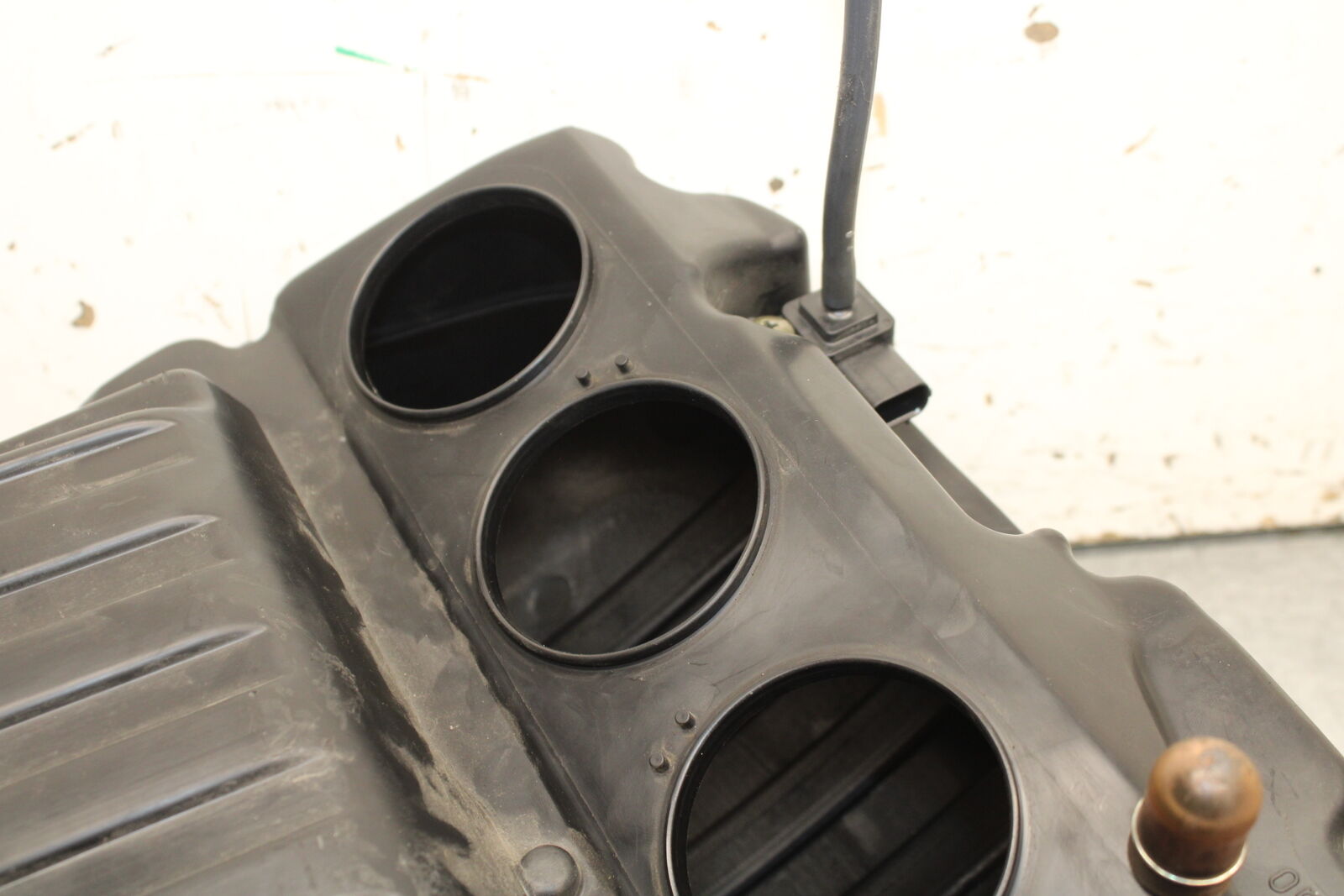 05-06 SUZUKI GSXR1000 AIRBOX AIR INTAKE FILTER BOX 13700-41G00 BB677