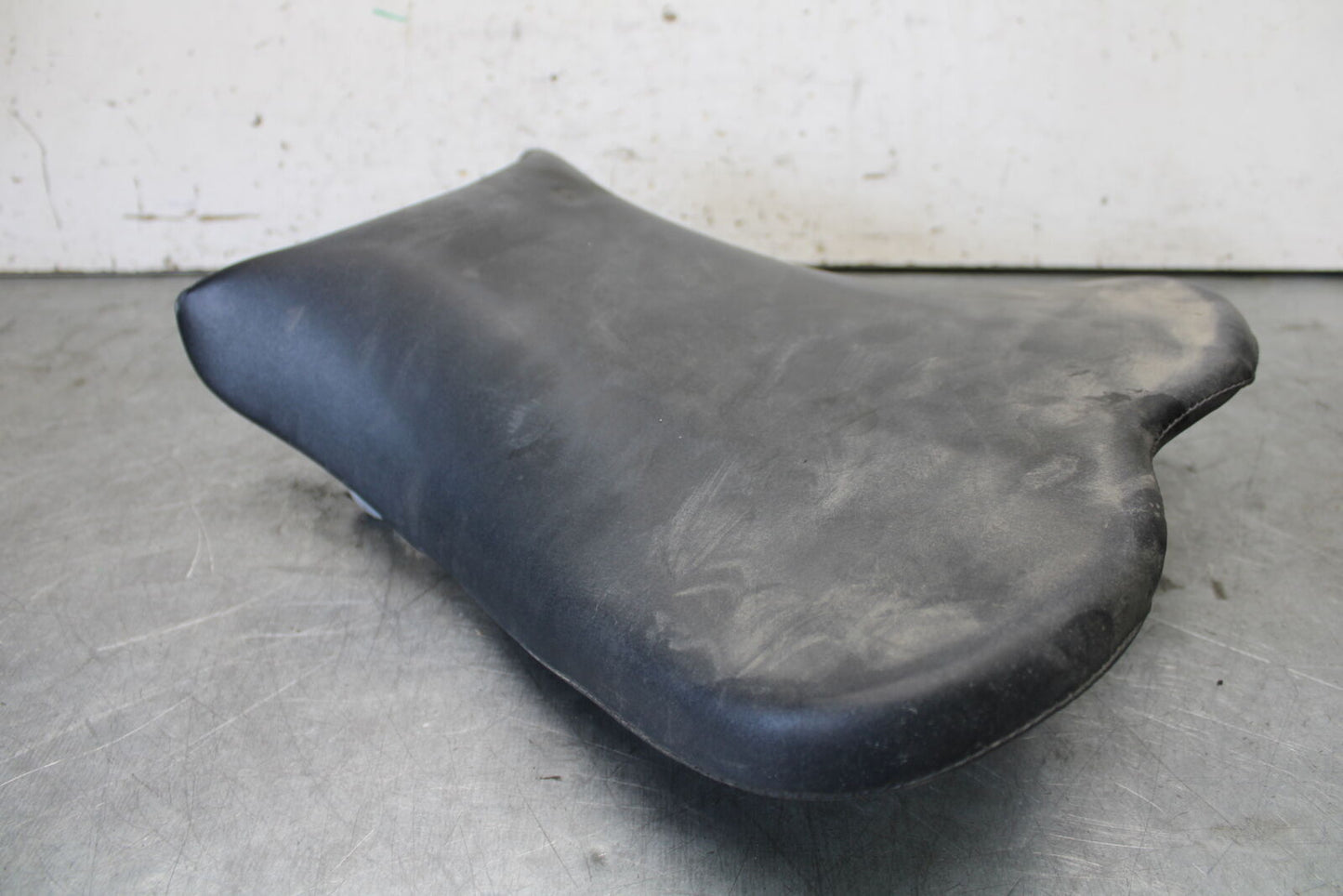 06-07 SUZUKI GSXR 600 FRONT DRIVERS SEAT PAD SADDLE PILLION  BB694