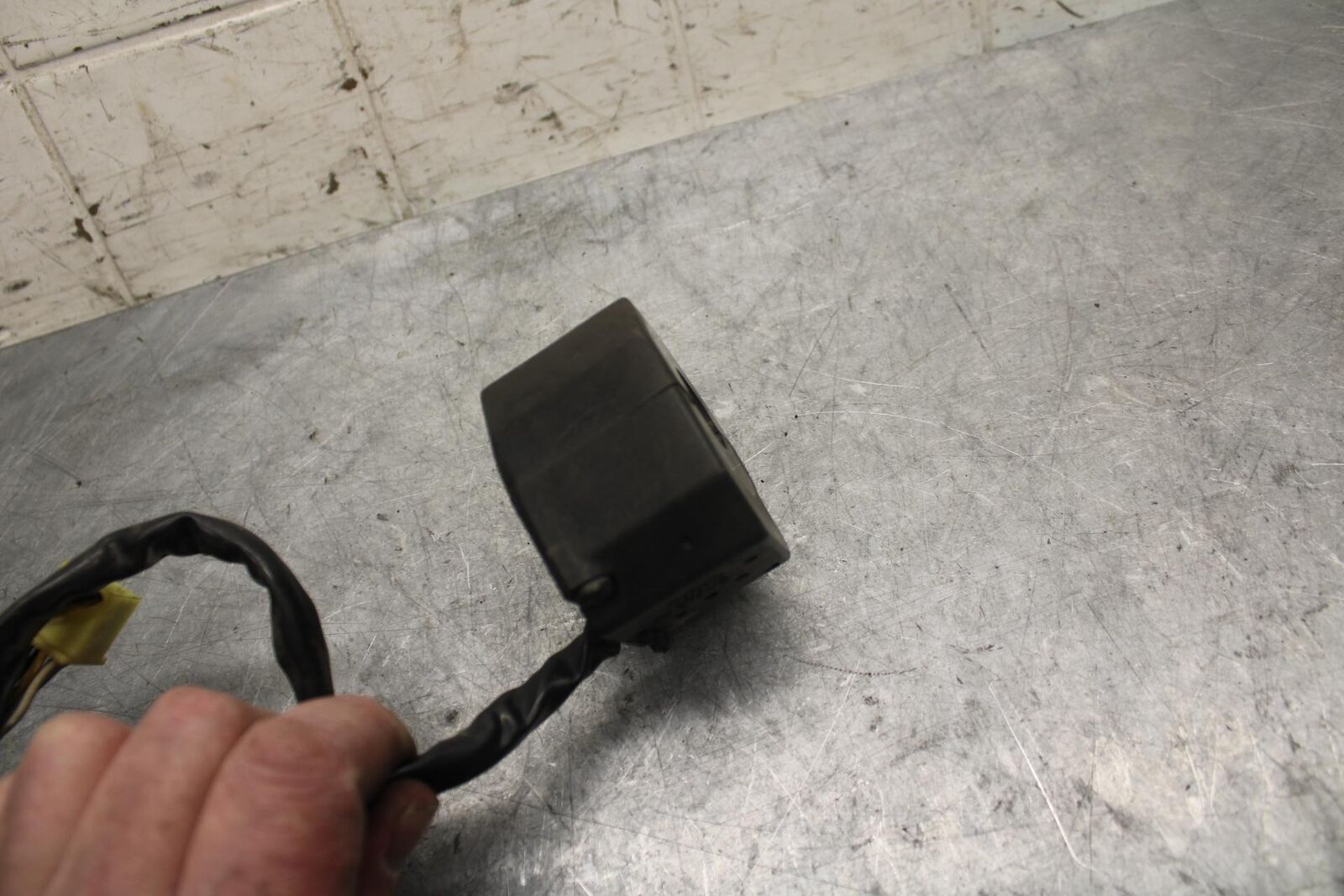 1986 Suzuki GSXR1100 LEFT CLIP ON HANDLE HORN SIGNALS SWITCH SWITCHES BB43