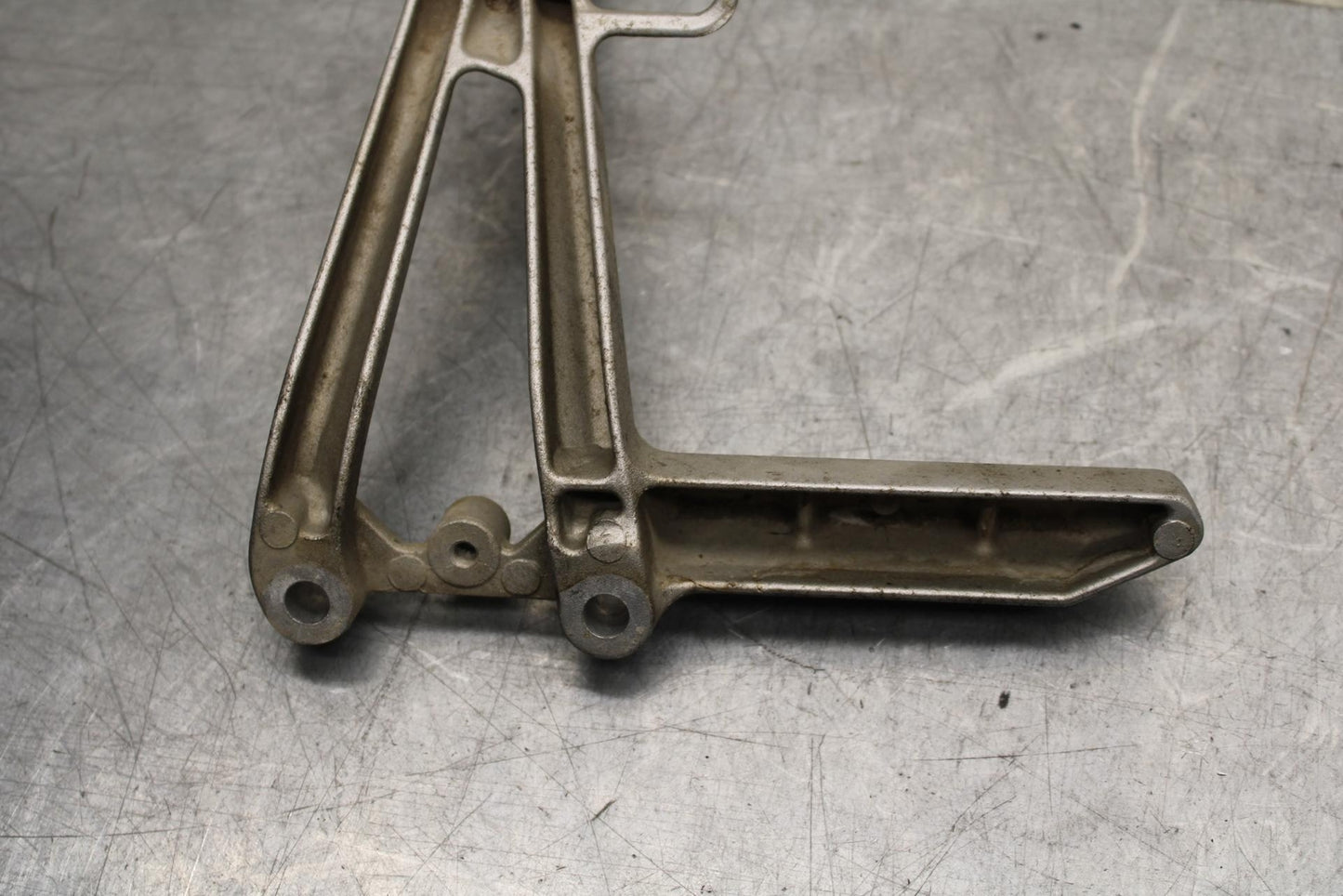 2006 Honda CBR600F4i REAR BACK PASSENGER PEG SET PAIR 50720-K26-305 BB567