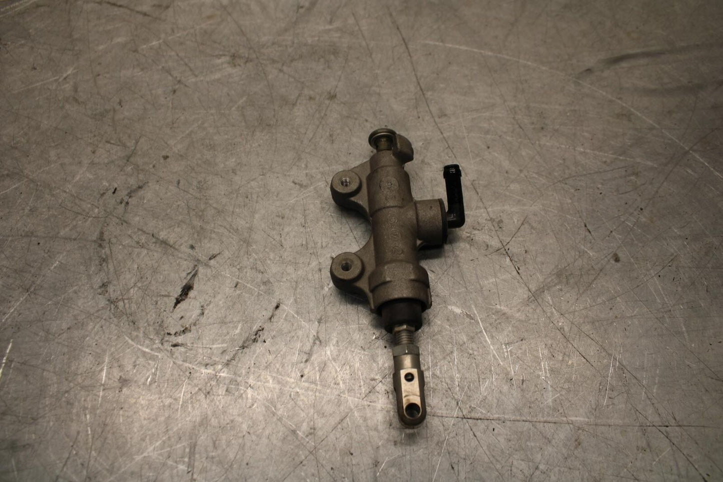 2007 Yamaha YZF R6 REAR BACK BRAKE MASTER CYLINDER 2C0-2583V-01-00 BB525