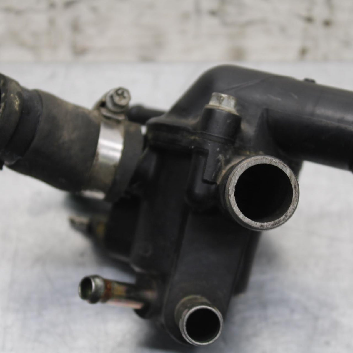 2000 Honda Super Hawk 1000 VTR1000F THERMOSTAT HOUSING  BB577