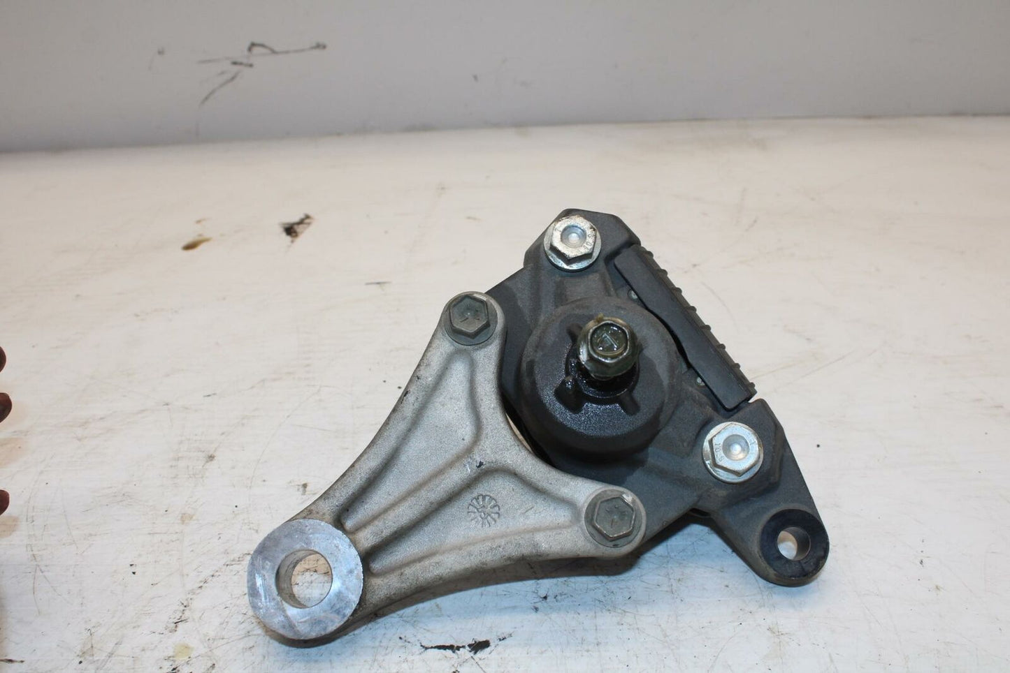 04-09 SUZUKI GS500F REAR BACK BRAKE CALIPER W MOUNT BRACKET BB261