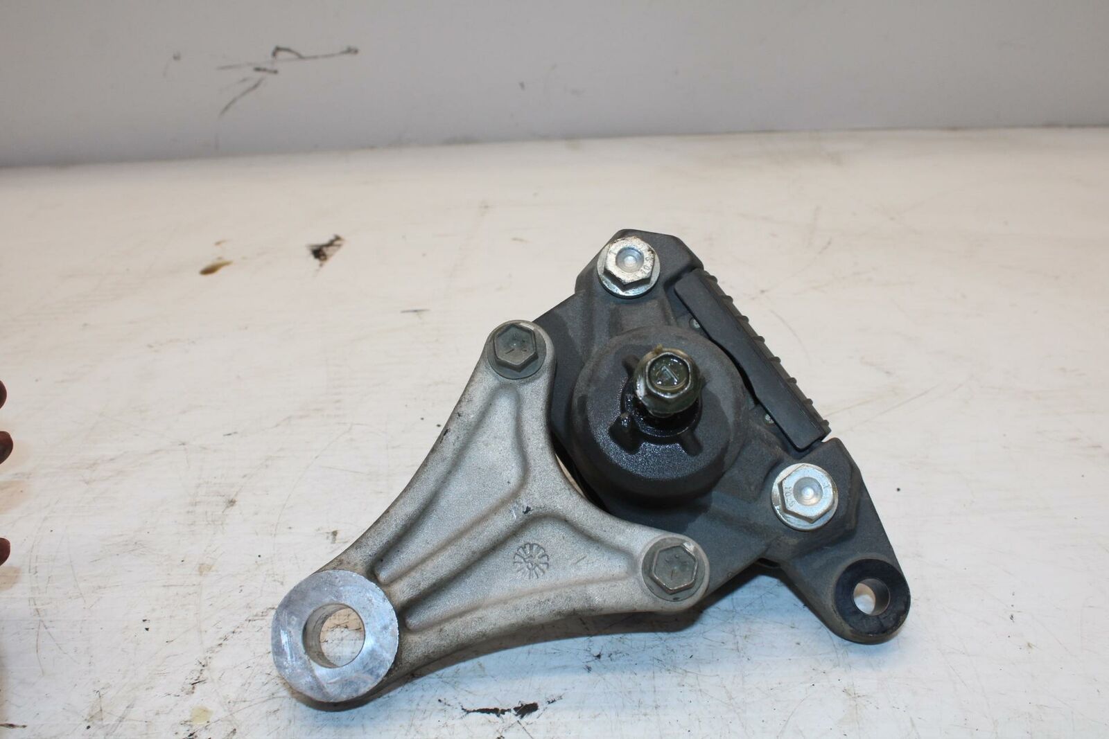 04-09 SUZUKI GS500F REAR BACK BRAKE CALIPER W MOUNT BRACKET BB261