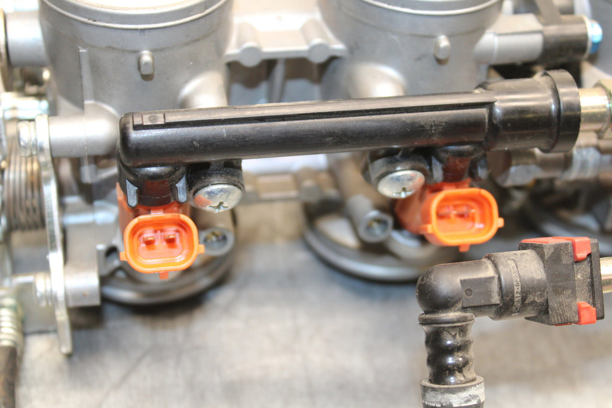 13-18 KAWASAKI NINJA ZX6R MAIN FUEL INJECTORS / THROTTLE BODIES BB682