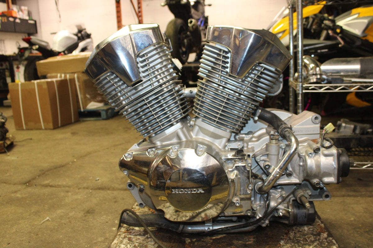 07 HONDA VTX1300R ENGINE MOTOR BB825