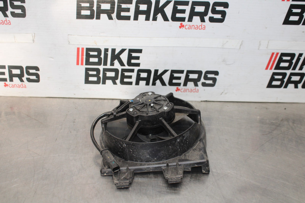 20-23 BMW F900R ENGINE RADIATOR COOLING FAN BB923