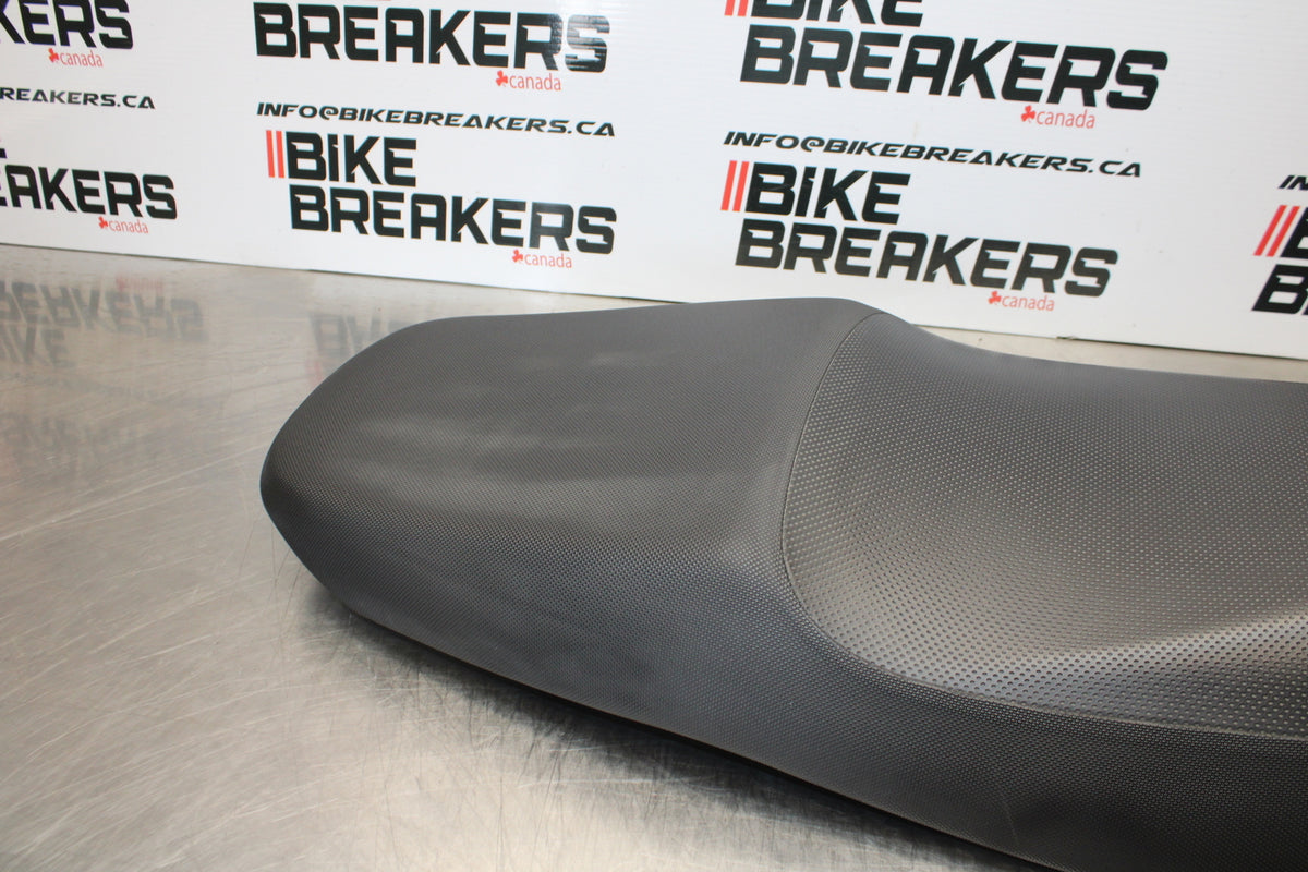 04-09 SUZUKI GS500F FRONT REAR SEAT SADDLE BB165